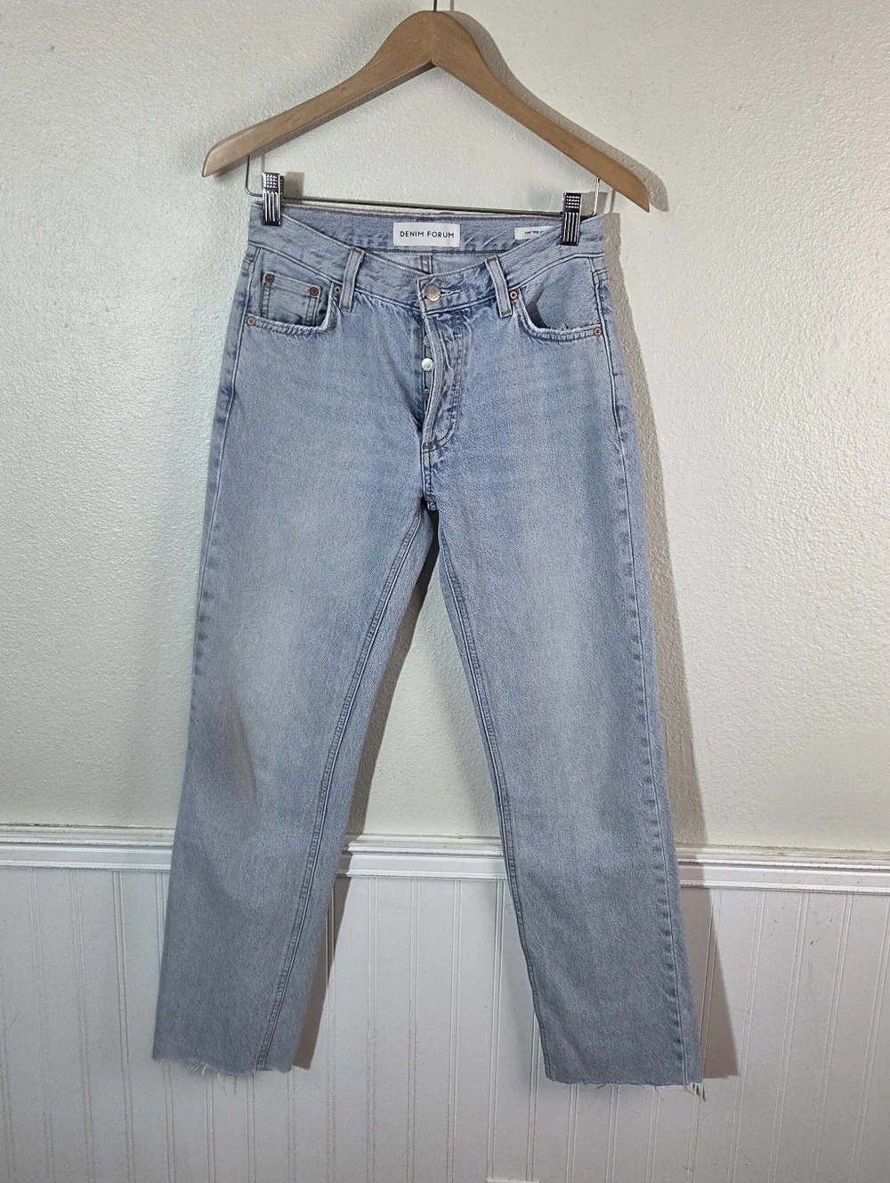 Denim Forum The 90s Joni Lo-Rise Loose Jeans Womens 24 Light Wash Button Fly Raw - Picture 1 of 13
